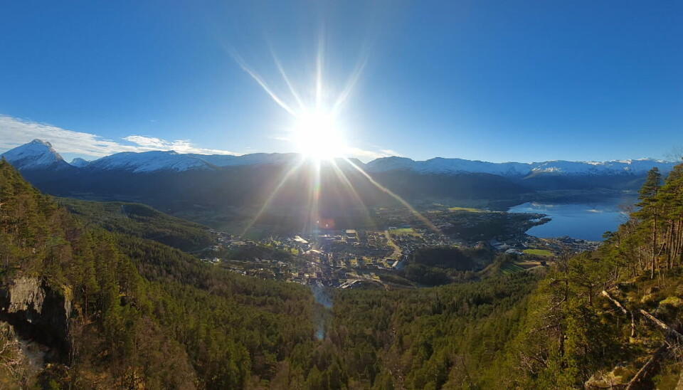Strålande på Fosseteateret fredag. Foto: Geir Ytredal.