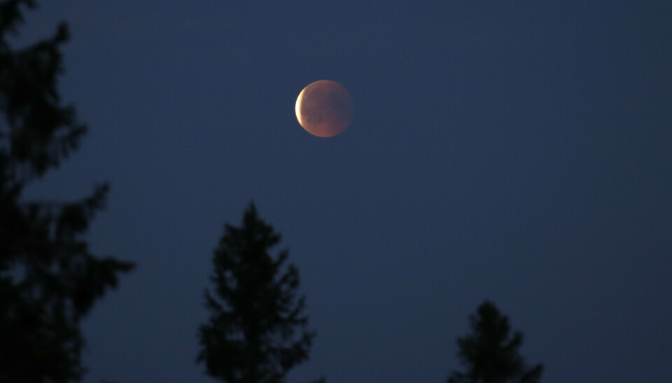 Biletet viser ei måneformørking i 2018 og vart teke i Eggedal i Buskerud. Foto: Erik Johansen/NTB/NPK.