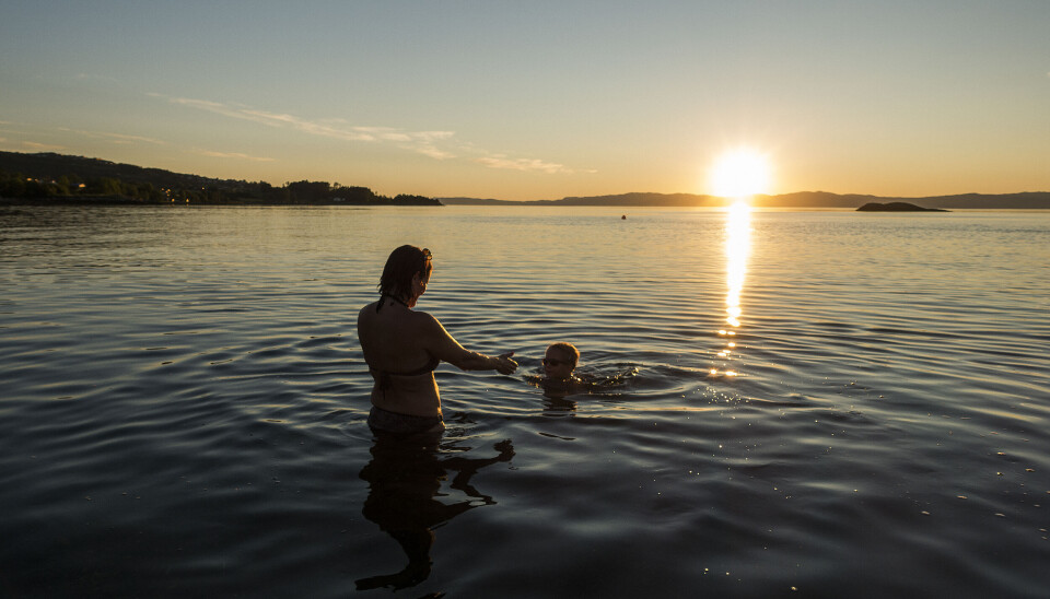 Likar du å bade i sjøen eller i fjellvatn? Då kan det vere lurt å følgje bade-råda til fysiolog og forskar Øystein Wiggen. Illustrasjonsfoto: Gorm Kallestad/NTB/NPK.