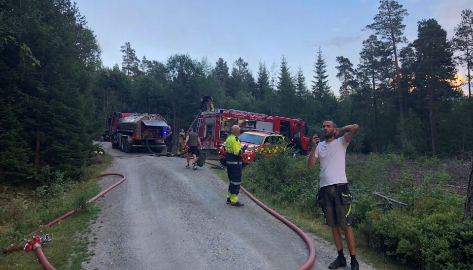 Det var full utrykking til skogbrannen, mannskap frå både Gloppen og Breim deltok i sløkkinga.