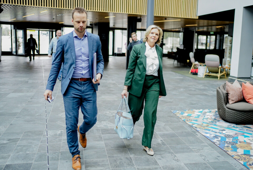 Frp ønskjer å innføre aktivitetsplikt for sosialhjelpsmottakarar under 30, seier stortingskandidat Jon Helgheim (t.v.) og partileiar Sylvi Listhaug. Foto: Terje Pedersen/NTB/NPK.