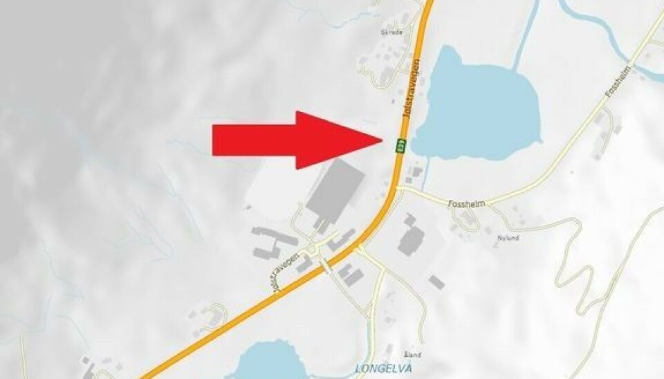 Pila viser kor på Skrede i Jølster Statens vegvesen skal montere ei stikkrenne.