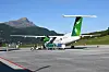 Widerøe-fly på Sandane lufthamn Anda.