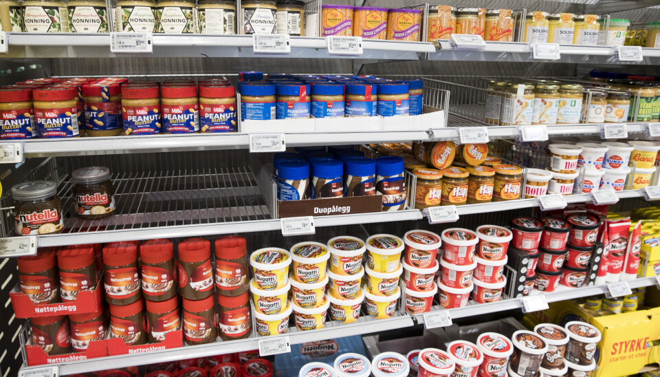 Hyller med pålegg på Coop på Skøyen i Oslo. Nøtte kan skimtast heilt til høgre i biletet. Foto: Terje Pedersen/NTB/NPK.