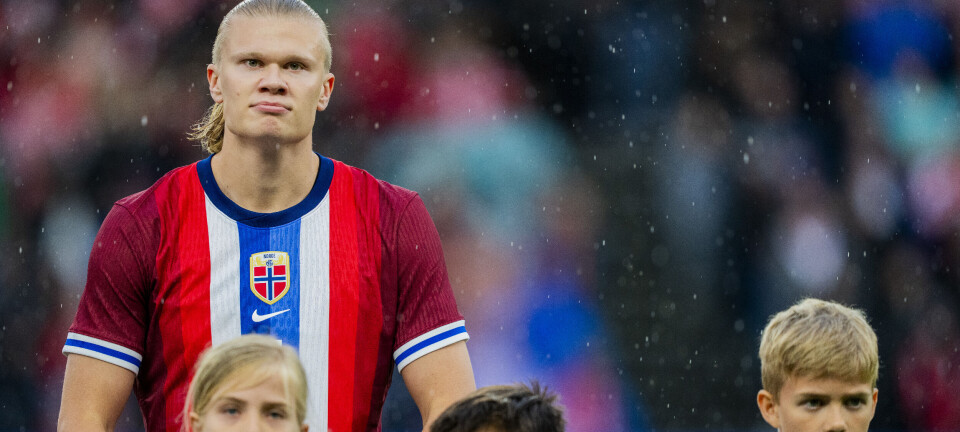 Norske menn strekkjer seg mot himmelen
