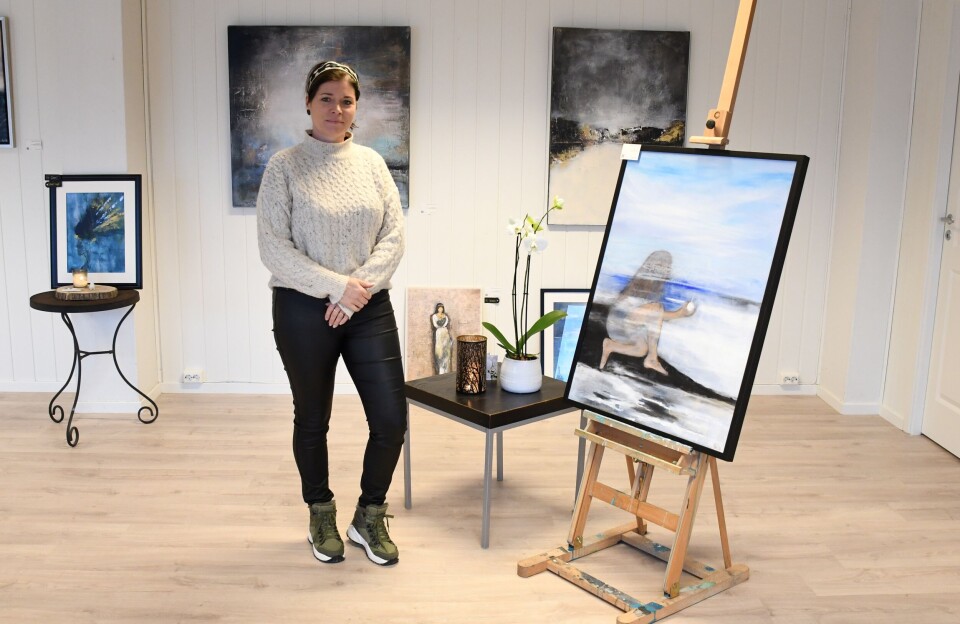 Stiller ut eigne bilete: – Det er min friplass