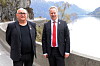 Ordførar Arnar Kvernevik og samferdsleminister Jon-Ivar Nygård (begge Ap) i Gullkista 1. mai 2024. Då vitja ministeren 1. mai arrangementet i Gloppen og var på synfaring i Gullkista på E39.