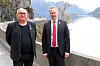 Ordførar Arnar Kvernevik og samferdsleminister Jon-Ivar Nygård (begge Ap) i Gullkista 1. mai 2024. Då vitja ministeren 1. mai arrangementet i Gloppen og var på synfaring i Gullkista på E39.