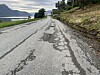 Så langt rakk kommunen sine midlar til asfalering i år. Behovet er framleis skrikande, seier Arne Mykland.
